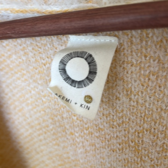 Cozy Cream and Mustard Sweater - Picture 5 of 5